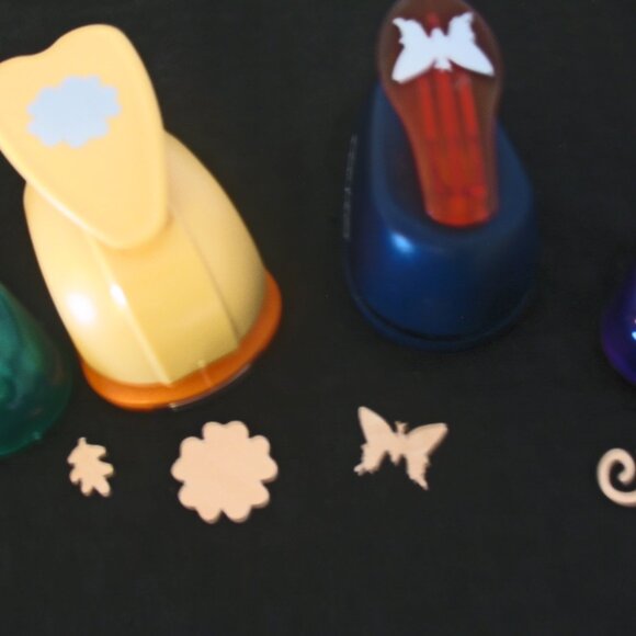 Fiskars and More Small Paper Punches Lot Of 4 flower, leaf, butterfly, - Picture 4 of 5